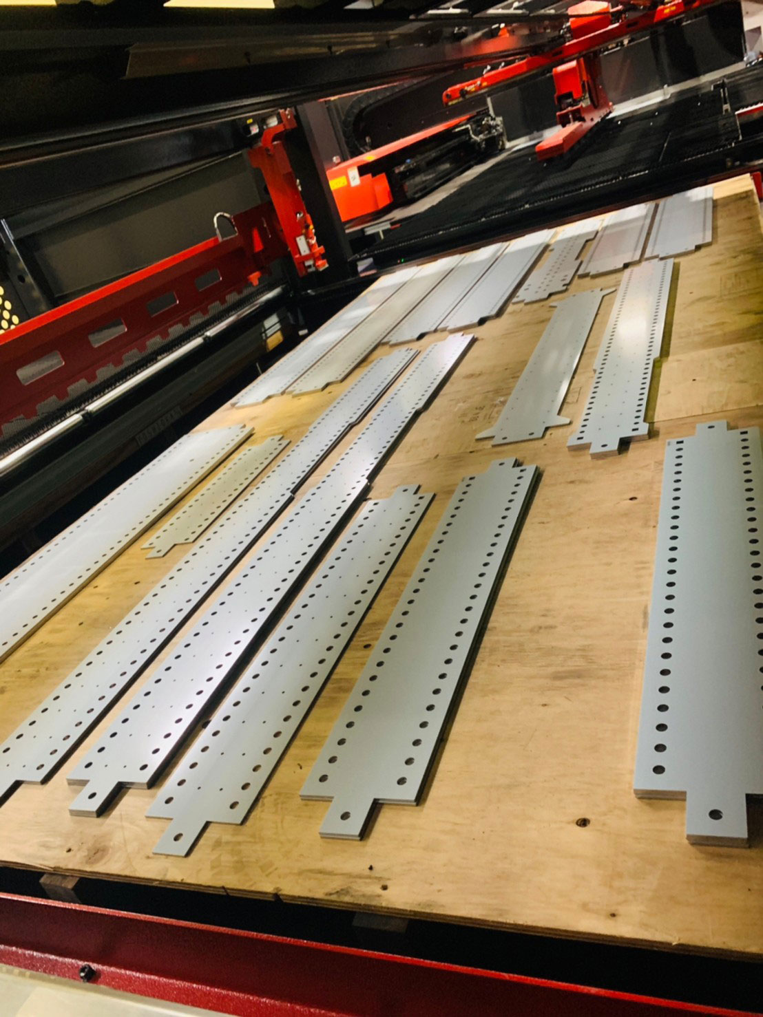 ブランク加工実績 ボンデ鋼板 T2.3 パンチング・成形