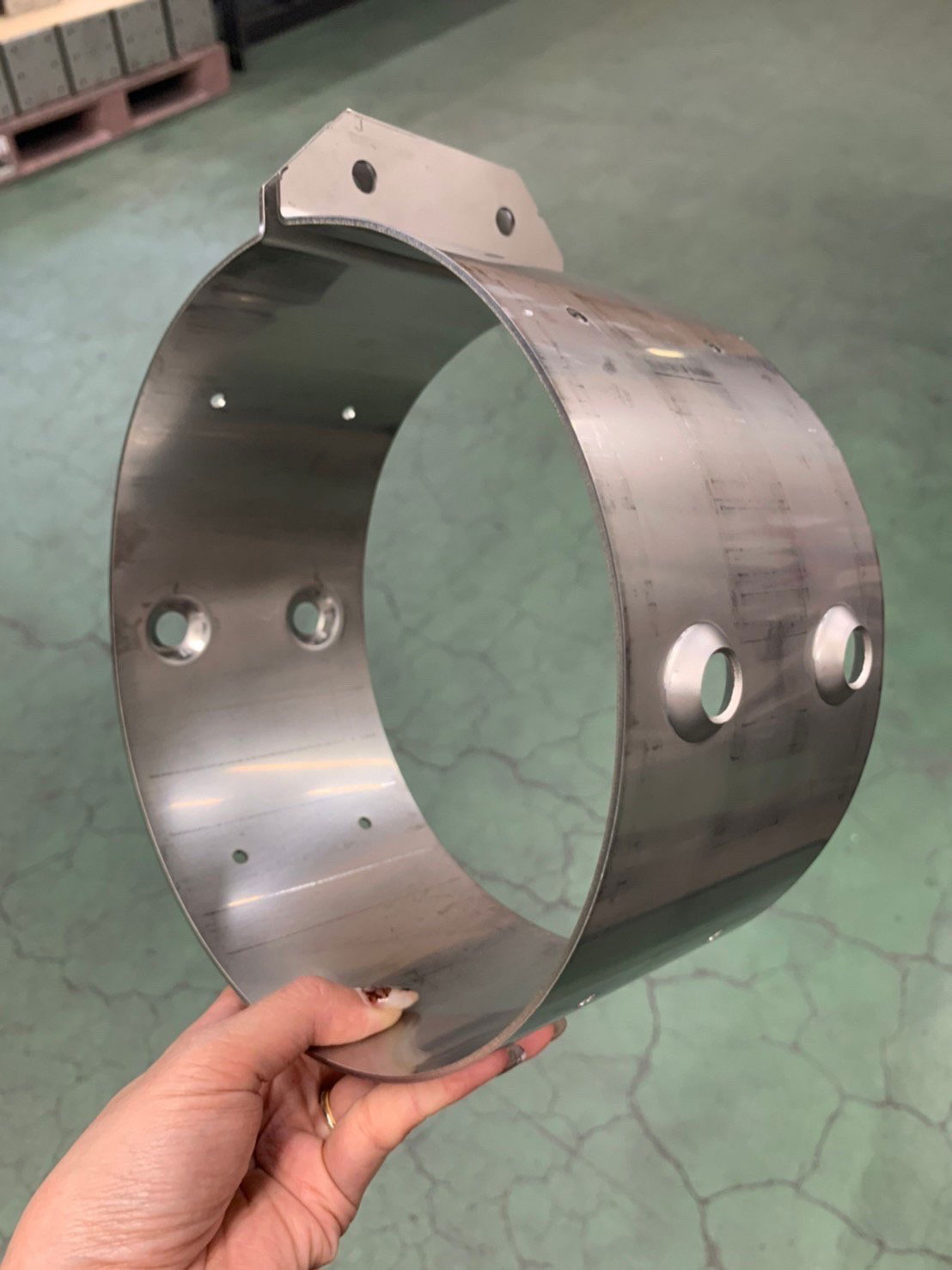 薄板ステンレス（SUS T2.0）の精密ベンダー加工事例